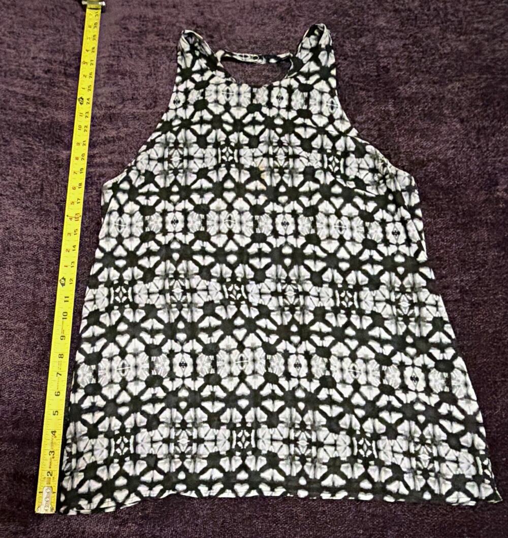 Sanctuary Black/White Geometric Round Neck Cutout Back Button Tank Top L